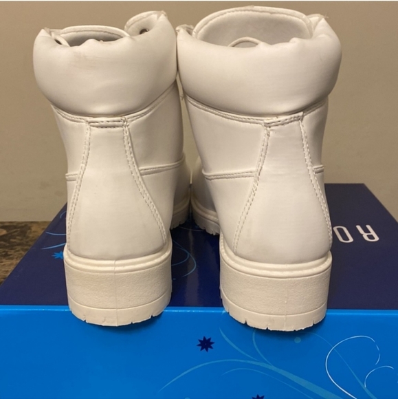 Winter Boot - Picture 4 of 9